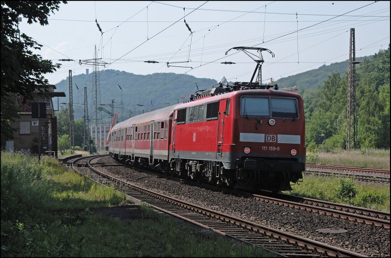 111 159 (9180 6 111 159-0 D-DB) schiebt eine RE13  Maas-Wupper-Express  nach Venlo. (08.06.2008)