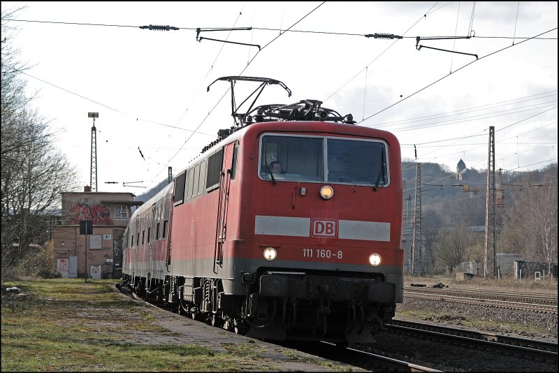 111 160 bringt am Abend des 29.03.2008 den RE13 (RE 9023)  Maas-Wupper-Express  von Venlo nach Hamm(Westf). 