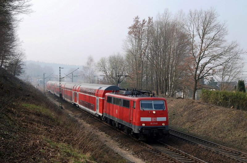 111 171 mit RB 30458 in Reichertshausen (16.03.2007)