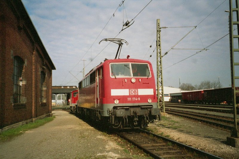 111 174 im Bw N�rnberg Rbf mit 333 xxx im Juli 2008