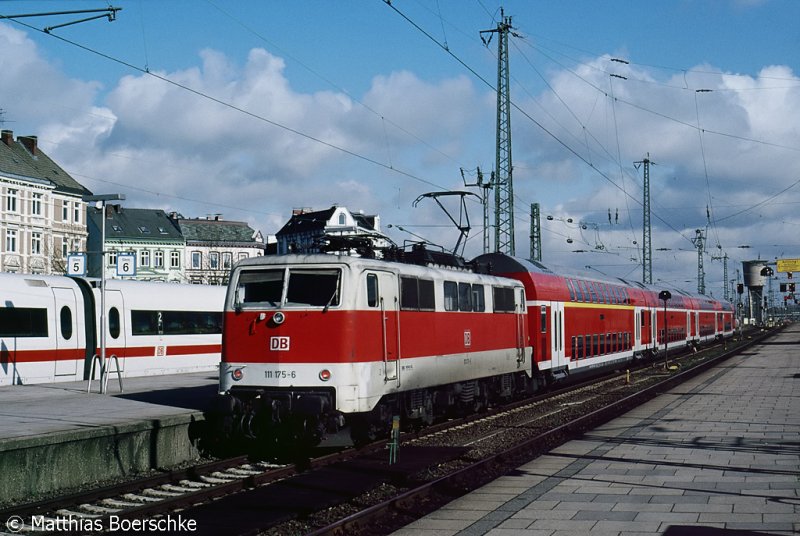 111 175-6 in Hmb.Altona am 09.04.01.