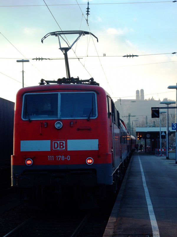 111 178 am 15.11.08 als RB von Vilshofen Nby. nach Plattling.