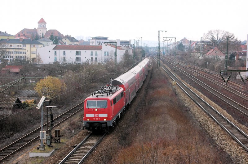 111 183 am 14.03.08 mit RE 4255 aus Nrnberg nach Mnchen in Regensburg (BB-Treffen)