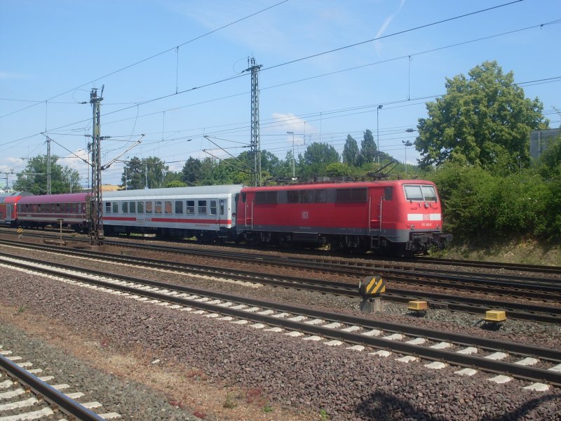 111 183 mit RE-D 27014 aus Ingolstadt im Sandwich mit 111 217 in Hannover Messe/Laatzen