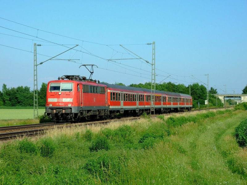111 184 mit RB von Plattling nach Regensburg Hbf am 8.6.2007 kurz nach Plattling.