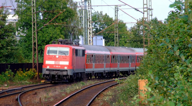 111 184 mit RB von Plattling nach Neumarkt i.d.Obpf. am 28.08.2007 bei der Einfahrt in Regensburg Pr�fening.