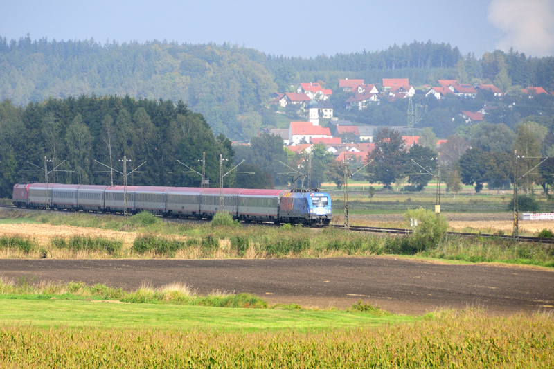 11:15 Uhr... EC 113 Frankfurt/M - Klagenfurt im Mindeltal, KBS 980, am 1. Okt. 2009 .