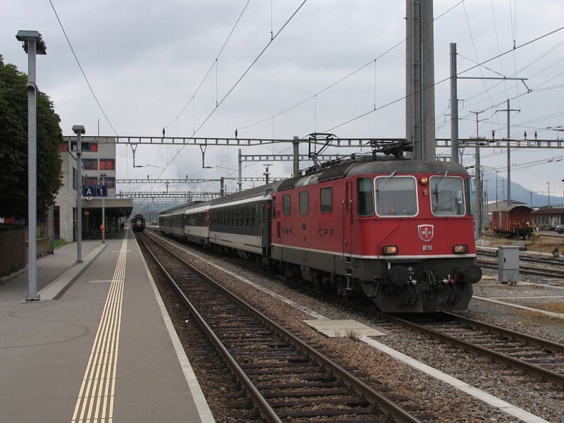 11156 mit RE 3817 St. Gallen-Chur auf Bahnhof Buchs am 20-8-2008.