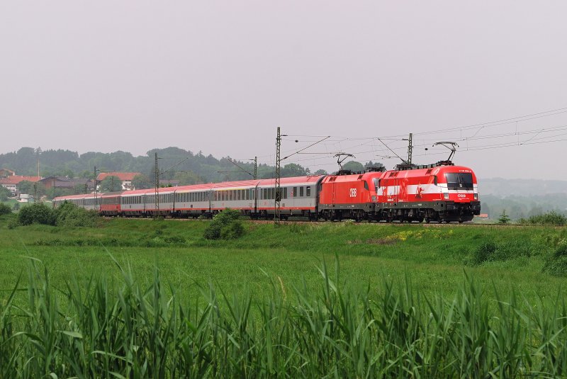 1116 005 (EM - sterreich) und 1116 082 mit OEC 565 vor Bernau (29.05.2008)