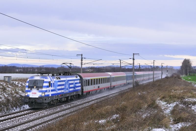 1116 007 (EM Griechenland) am Morgen des 23.11.2008 mit dem OEC 41 in der Nhe von Gramatneusiedl.