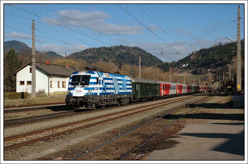 1116 007  Griechenland  mit dem Sonderzug 16252 von Villach nach Wien-Westbahnhof am 5.4.2008 bei der Durchfahrt in Thalheim-Pls.
