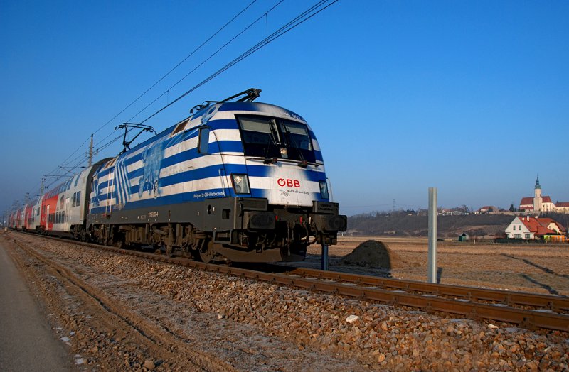 1116 007 vor R 2227 von Krems/Donau nach Wien Meidling. Das Foto entstand am 09.01.2009 kurz vor Hausleiten.  