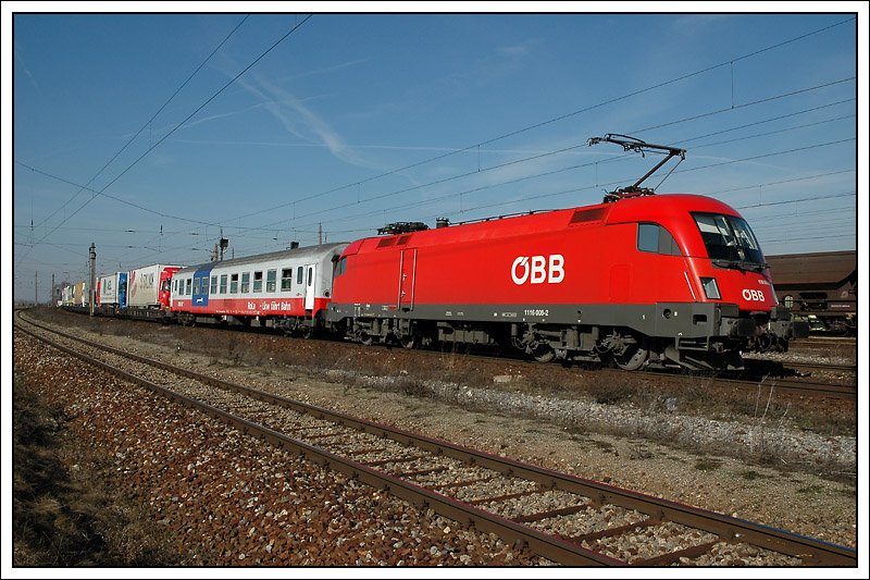 1116 008 mit ihrer RoLa Richtung Osten am 24.2.2008 bei der Durchfahrt in Gramatneusiedl.
