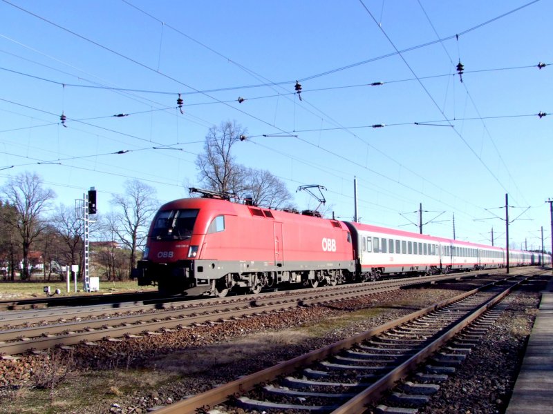 1116 010-8 ist mit OIC546 Spa-Hotel Almesberger bei Redl-Zipf unterwegs; 090124