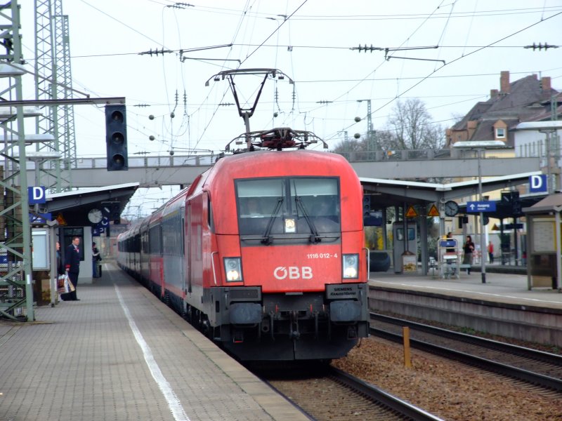 1116 012 mit EC 22 fhrt am 31.03.2007 in Plattling ein.