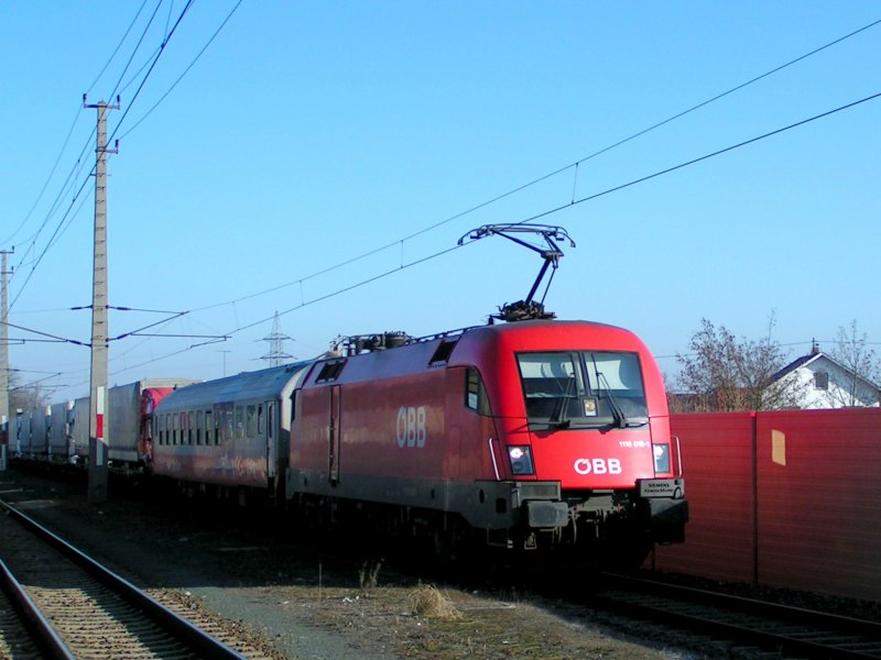 1116 018-1 zieht eine ROLA in Marchtrenk Richtung Westen; 090108