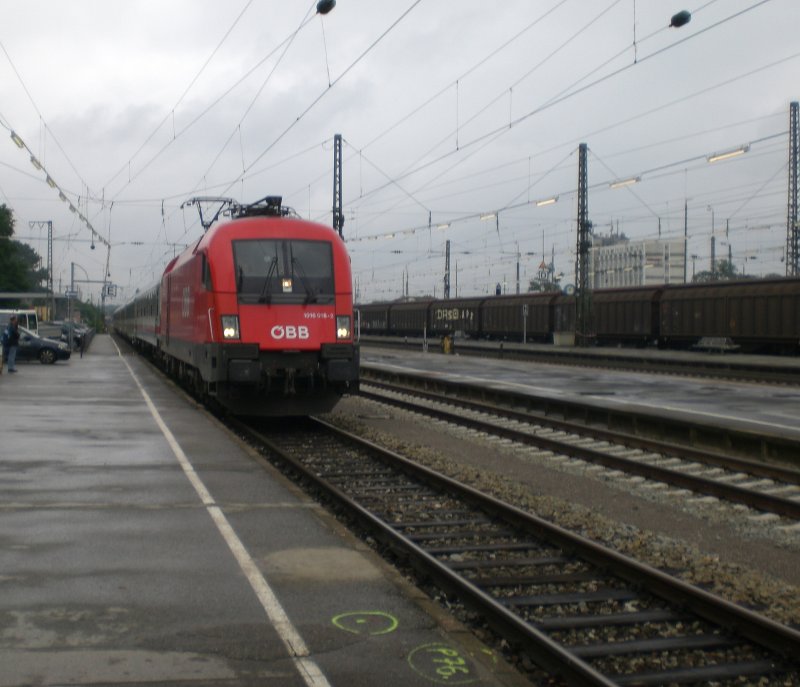 1116 018 (oder 16?)-2 fhrt am 23.7.2008 mit dem IC 2082 Knigsee in Rosenheim ein.