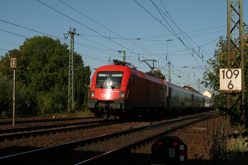 1116 019 zieht ein EC 25 Dortmund – Budapest bei Obertraubling.13.09.07
