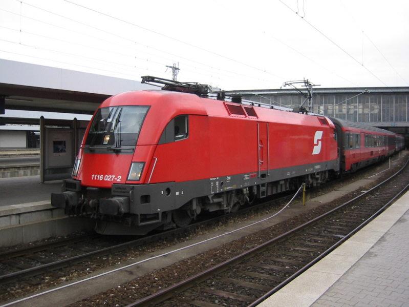 1116 027 der BB am 15.07.2004 in Mnchen Hauptbahnhof.