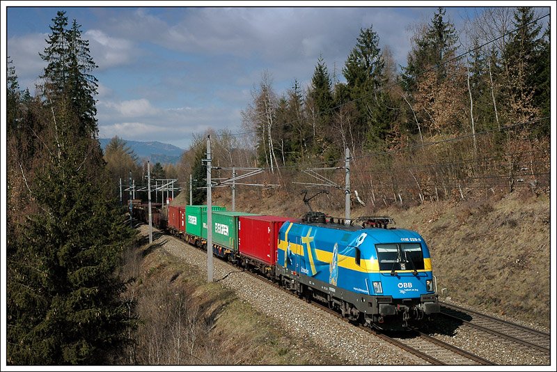 1116 029 „Schweden“ mit dem 55052 von Villach S�d G�terbahnhof nach Wien Zentralverschiebebahnhof am 5.4.2008 kurz vor Zeltweg aufgenommen.