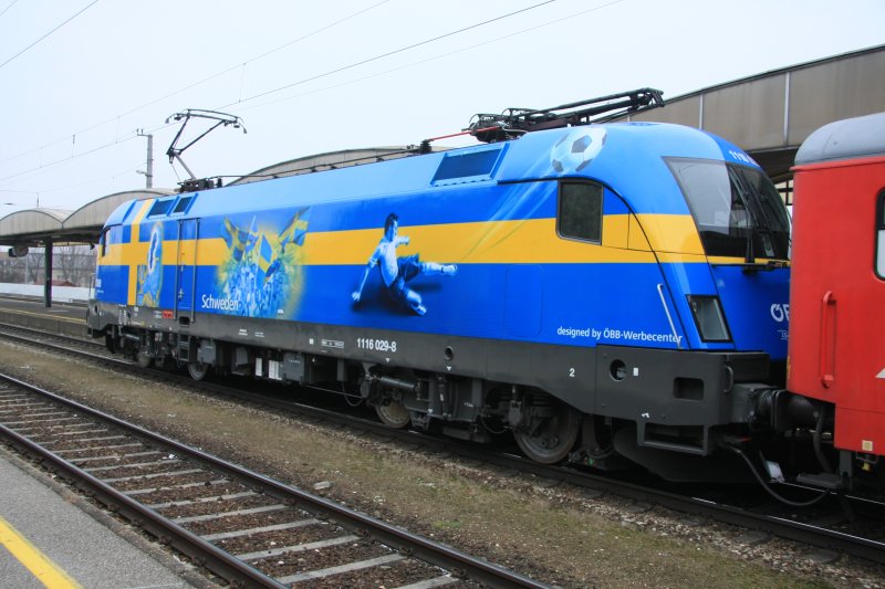1116 029 EM-Lok Schweden schiebt den REX 3909 nach Selzthal. Aufgenommen am 27.12.2007 im Bahnhof Traun.