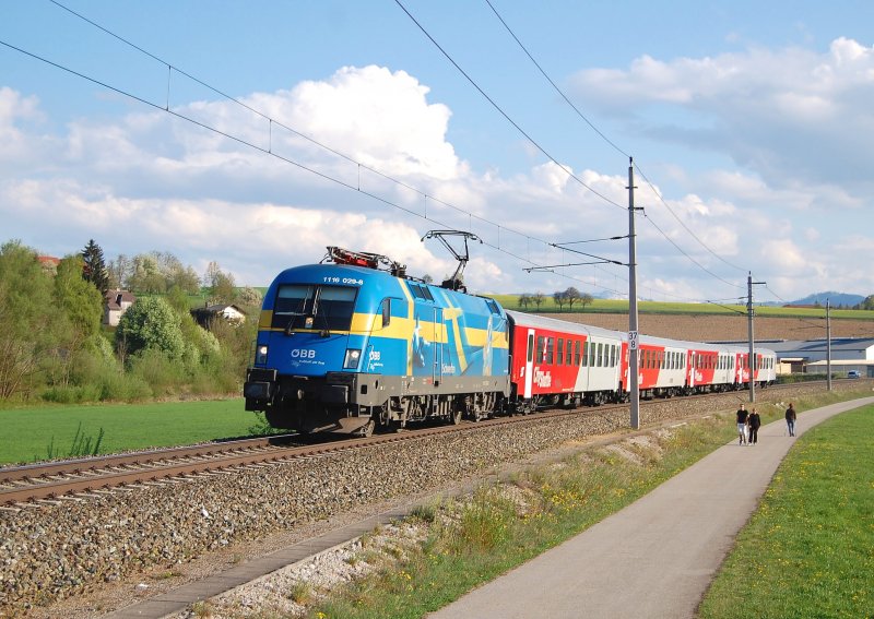 1116 029  EM-Schweden   war am 18.04.2009
mit dem R 3972 kurz nach Wartberg/Kr unterwegs.