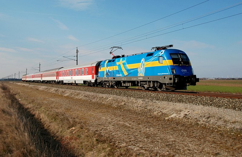 1116 029  Landerlok Schweden  brachte am 22.03.2009 den Intercity 405  Tatran  (Wien Westbahnhof - Kosice) bis nach Bratislava-Petr�alka. Die Aufnahme entstand zwischen Pama und Kittsee.