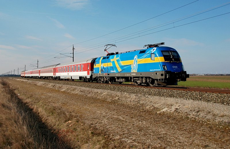 1116 029  Landerlok Schweden  brachte am 22.03.2009 den Intercity 405  Tatran  (Wien Westbahnhof - Kosice) bis nach Bratislava-Petralka. Die Aufnahme entstand zwischen Pama und Kittsee.