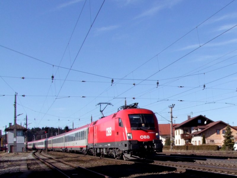 1116 032-2 ist mit OEC563 HANDL-TYROLSPECK  bei Redl-Zipf unterwegs;090124