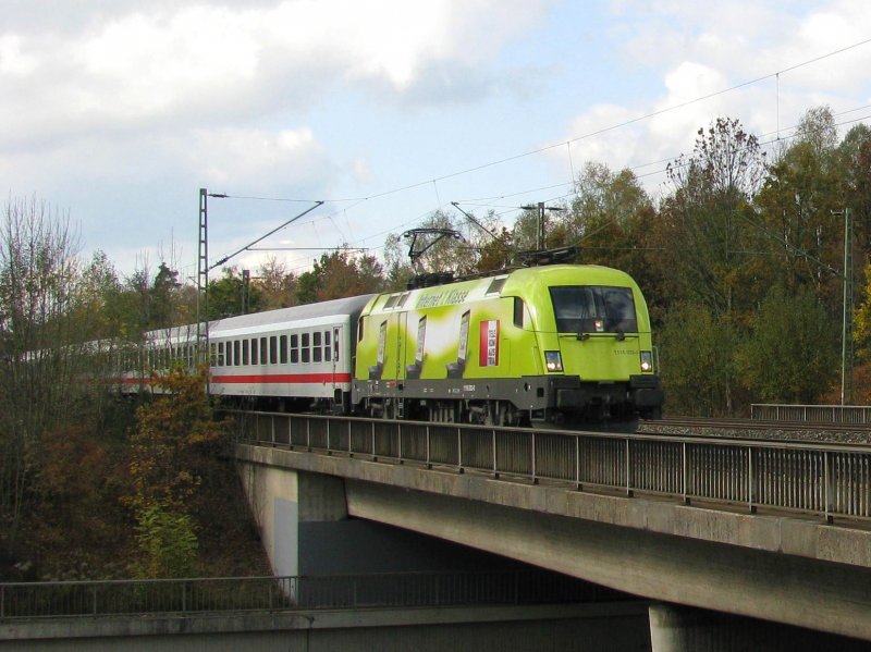 1116 033 mit IC 2083 am 17.10.2008 in Haar (bei Mnchen).