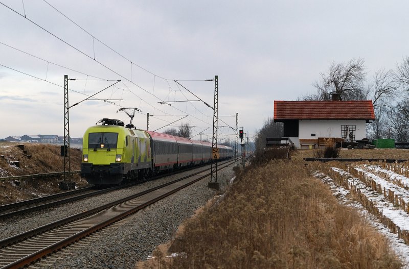 1116 033 (Telekom Austria) mit OEC 111 vor Gro�karolinenfeld (02.02.2009)
