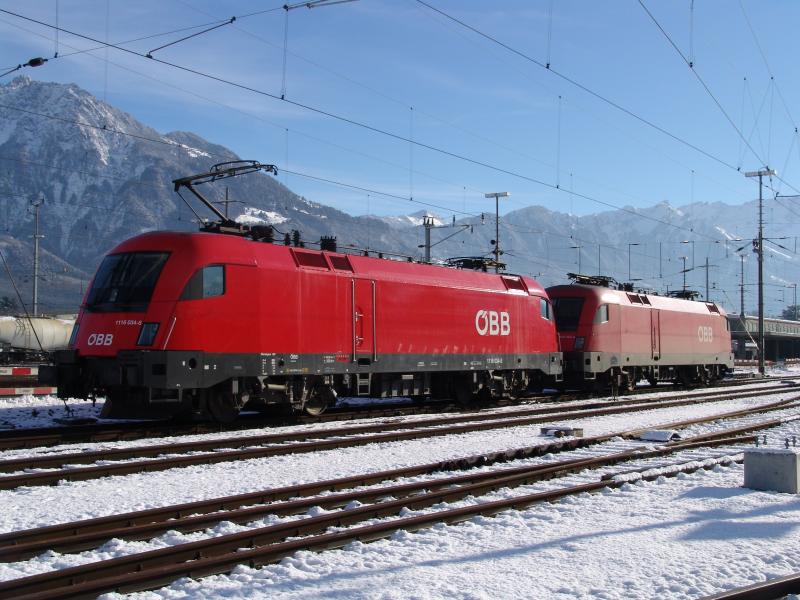 1116 034-8 zusammen mit 1016 022-4 am 30.12.04 in Buchs
