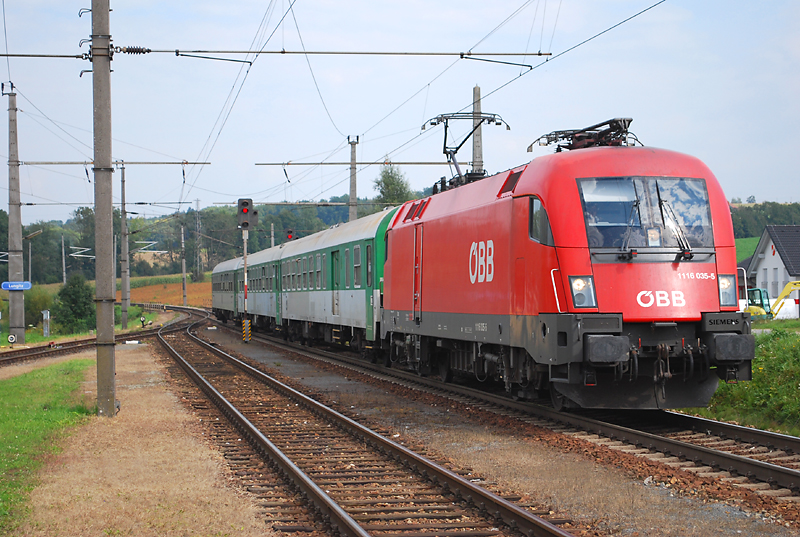 1116 035 bei der Einfahrt in Lungitz mit dem ER1931 nach Linz Hbf am 10.9.09