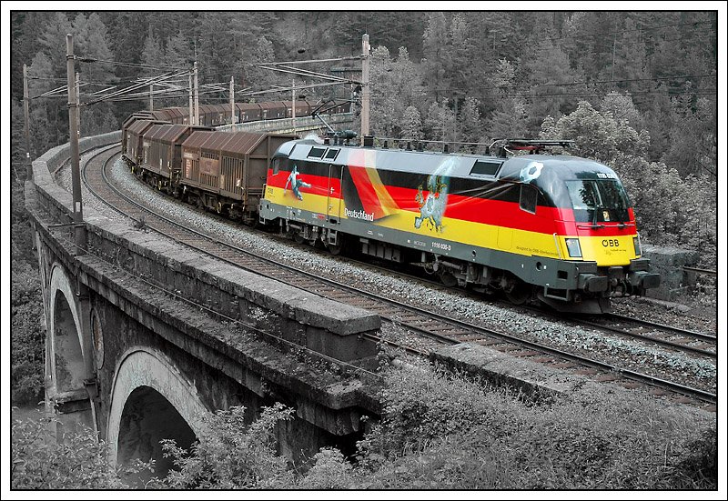 1116 036  Deutschland  mit dem Bedarfszug 48180 am 25.5.2008 bei der Querung des hchsten Viaduktes der Semmeringbahn, der Kalten Rinne.