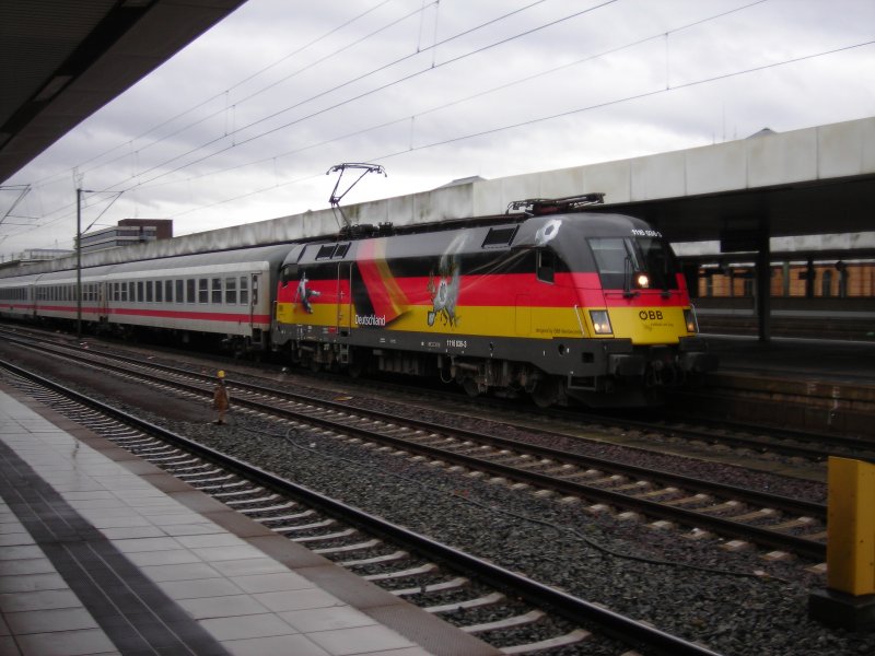 1116 036 (Deutschland-Taurus) vor dem K�nigssee in Hannover (5.10.08)
