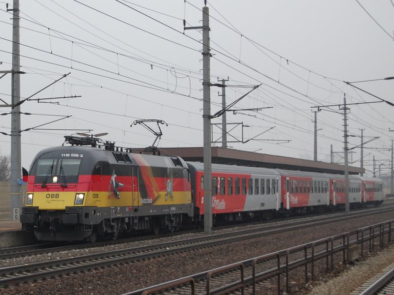 1116 036  EM-Deutschland  mit R3063
beim Halt in Marchtrenk am 28.12.2007