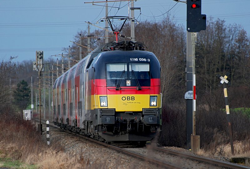 1116 036  Laenderlok Deutschland  vor Regionalbahn 2245  UITP Vienna 2009 , ist vom tschechischen Satov nach Wien Meidling unterwegs. Das Foto entstand kurz vor Stockerau, am 21.12.2008.