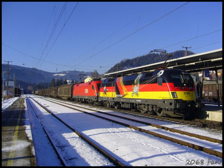 1116 036 mit einer Schwesterlok bei der Durchfahrt mit dem 54754 im Bahnhof Judenburg.