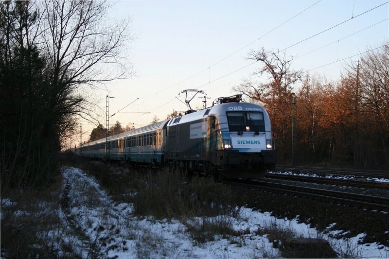 1116 038 „Siemens“ mit IC 83 am 25.11.2008 in Haar (bei Mnchen).