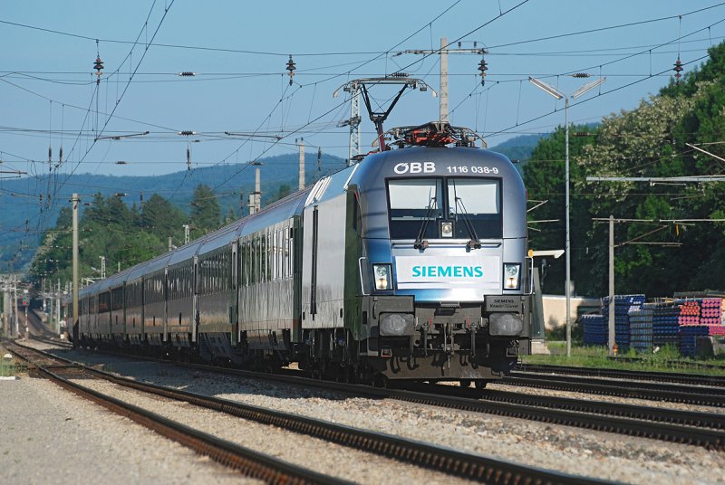 1116 038  Siemens  unterwegs am BB Eurocity 660  Urlaub am Bauernhof  von Wien nach Bregenz. Das Foto entstand am 20.05.2009 kurz nach Neulengbach.
