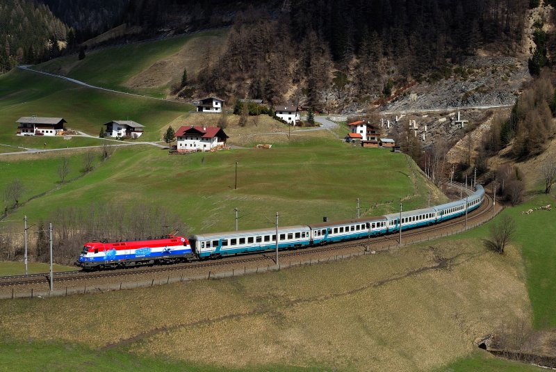 1116 041 (EM - Niederlande) mit IC 87 in St. Jodok (20.04.2008)