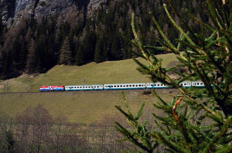 1116 041 (EM - Niederlande) mit EC 84 bei St. Jodok (20.04.2008)