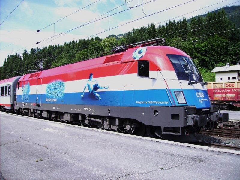 1116 041  Holland  mit dem BB EC 668 im Bahnhof Kitzbhel.