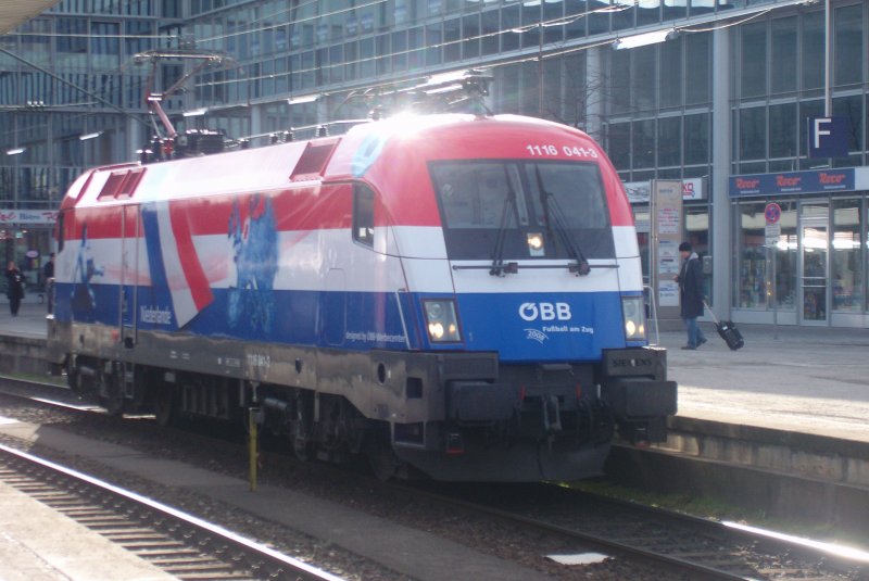 1116-041- Niederland in Mnchen HBf sie hat eine Zug aus Salzburg hergebracht