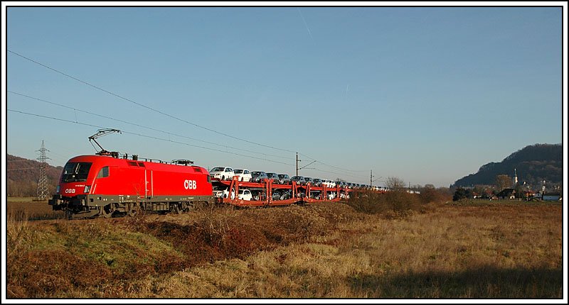 1116 044 mit einem Autoganzzug von Grenzbahnhof zu Slowenien, Spielfeld-Strass, kommend, am 24.11.2006 kurz nach Wildon auf dem Weg Richtung Norden.