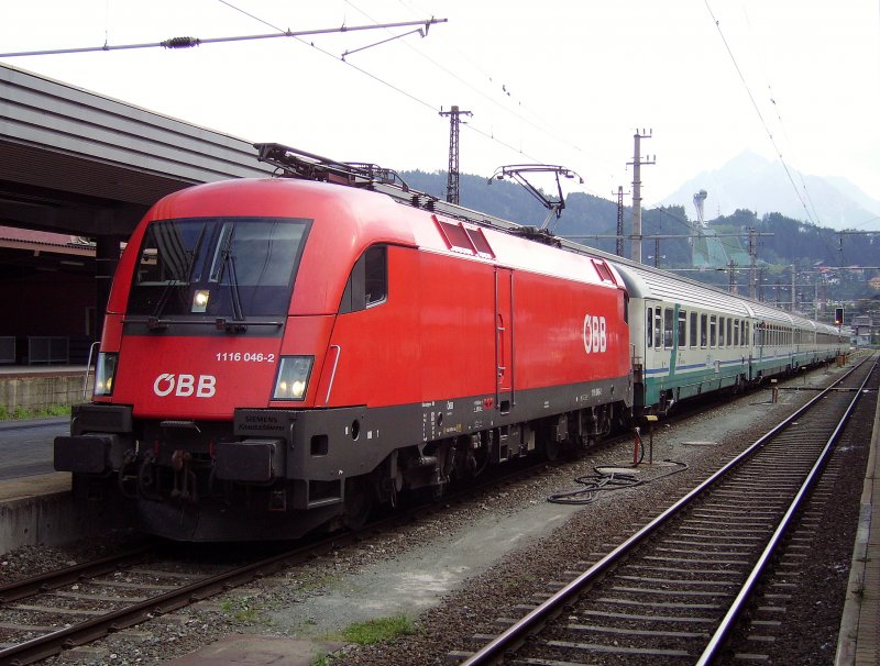 1116 046-2 steht mit IC 84 Rimini - Mnchen Hbf in Innsbruck Hbf abfahrbereit. 31.08.08