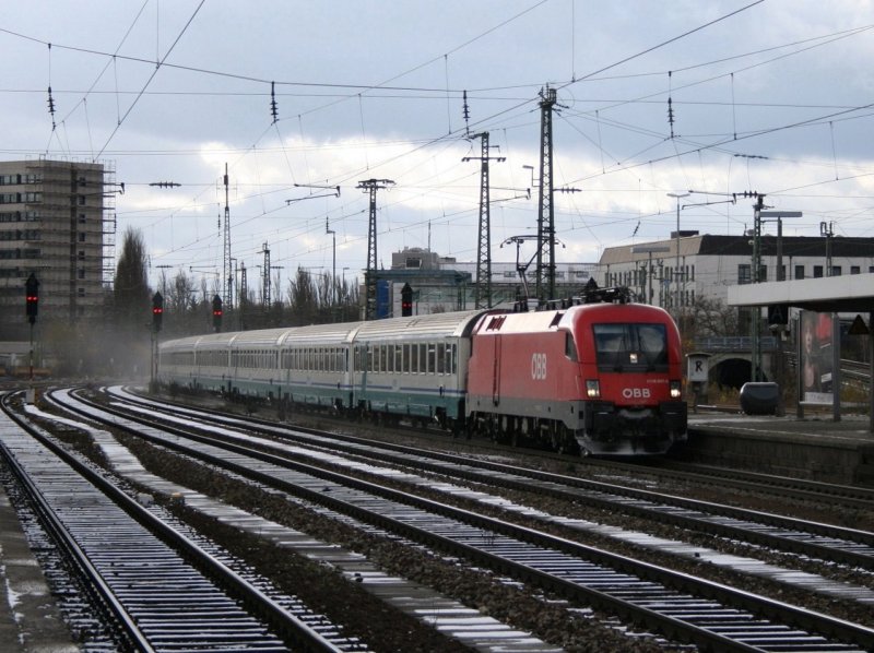 1116 047 mit IC 89 am 22.11.2008 in Mnchen Ost.