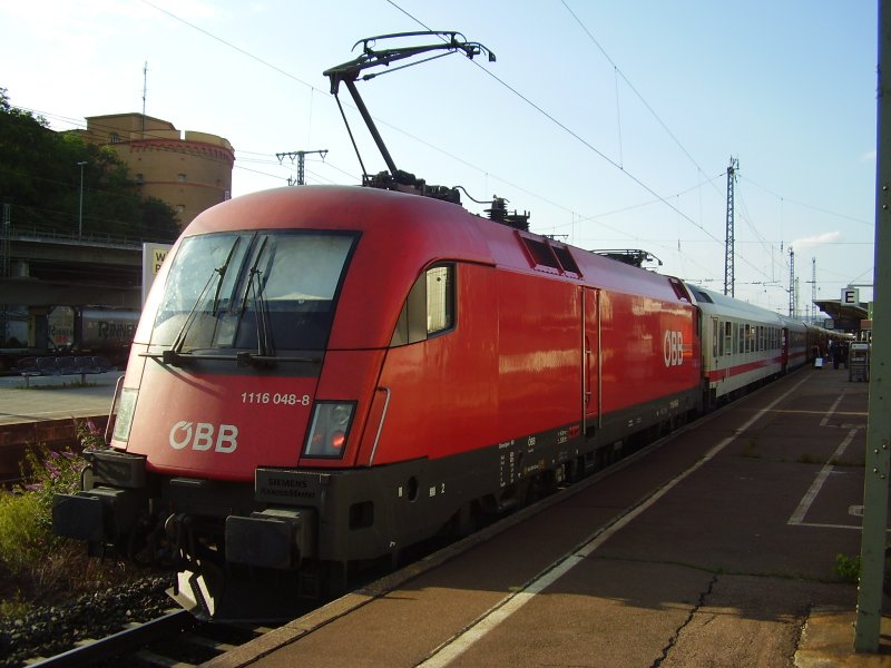 1116 048-8 der BB mit IC328  Alpenland  nach Hannover bei einem Halt in Koblenz Hbf.Aufgenommen whrend der Fuballweltmeisterschaft 2006.  