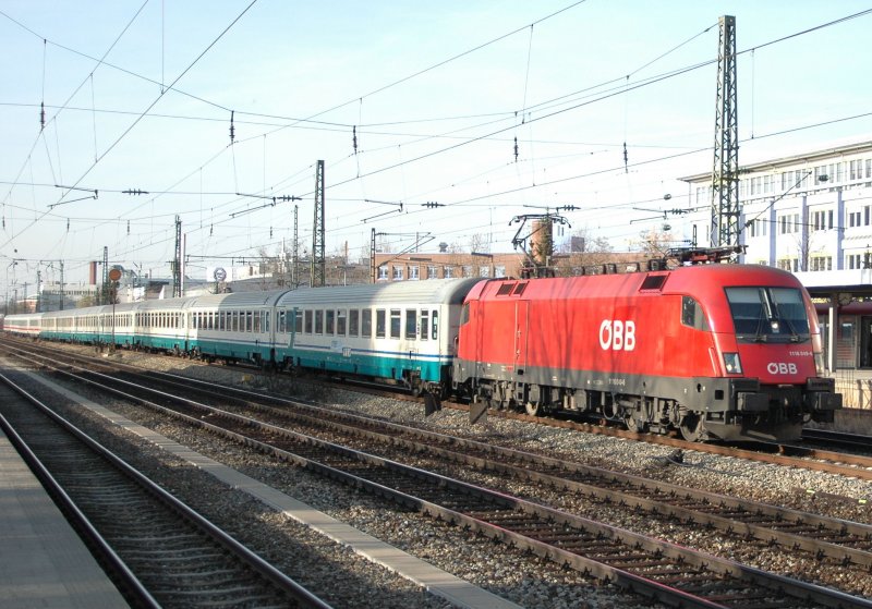 1116 049 am 23.02.08 vor EC 83 `Paganini&acute; von M�nchen nach Verona P.N in M�nchen-Heimeranplatz