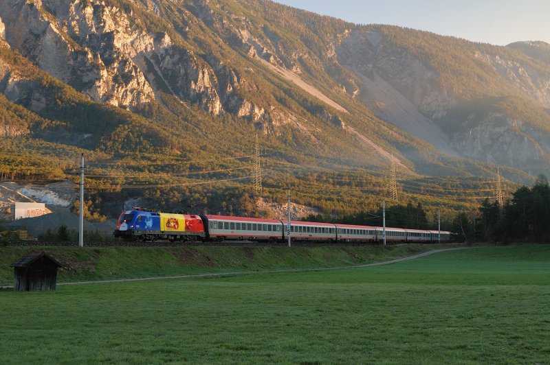 1116 056 (EM - Rumnien) mit OEC 760 vor Roppen (20.04.2008)